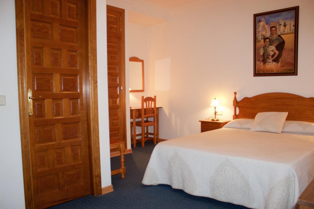 Hotel Mairena ไมเรนา เดล อัลกอร์ ภายนอก รูปภาพ