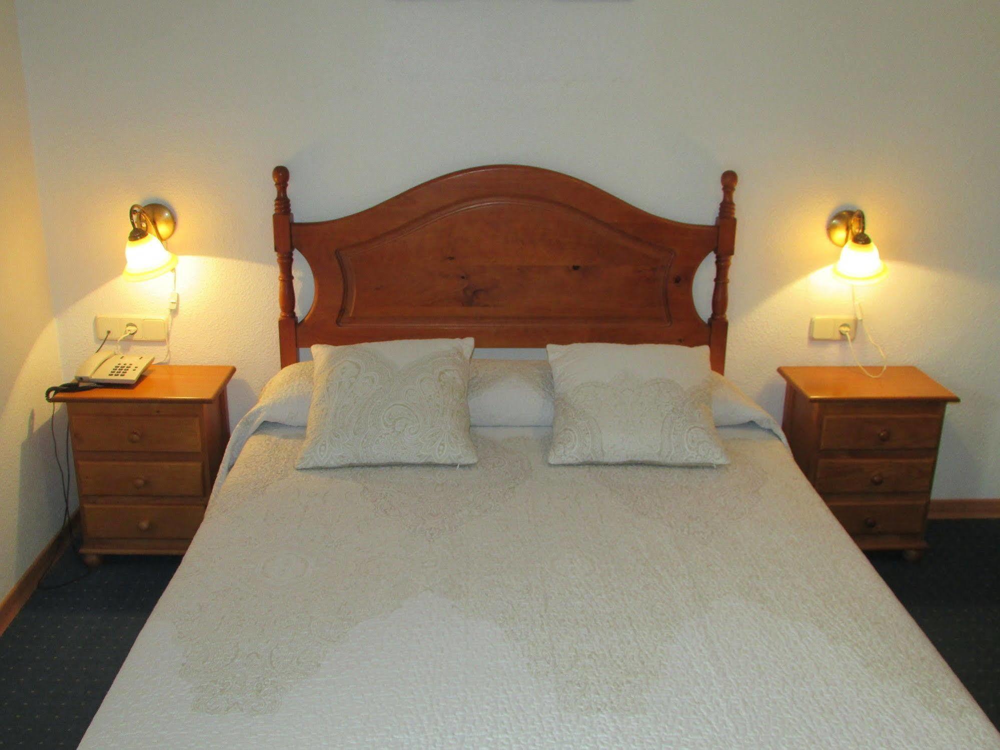 Hotel Mairena ไมเรนา เดล อัลกอร์ ภายนอก รูปภาพ